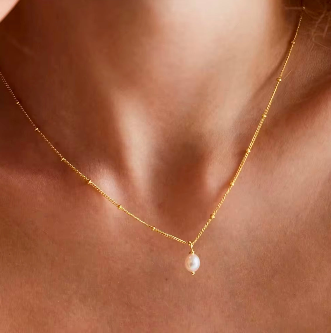 Gold Pearl Pedant Necklace