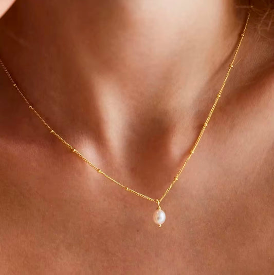 Gold Pearl Pedant Necklace
